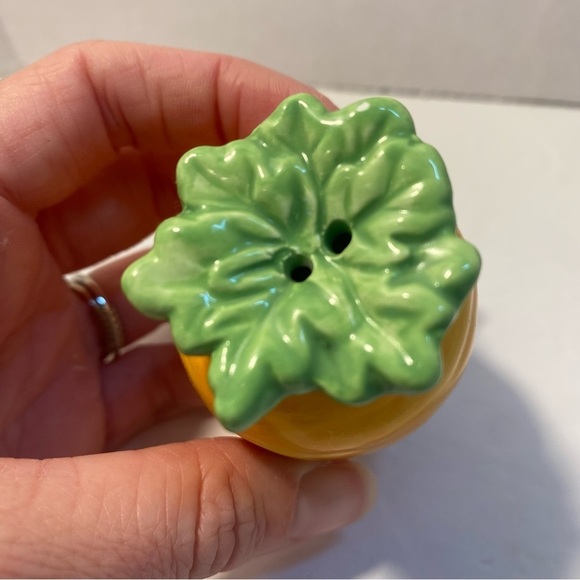 Miniature carrot pepper shaker - Picture 2 of 4